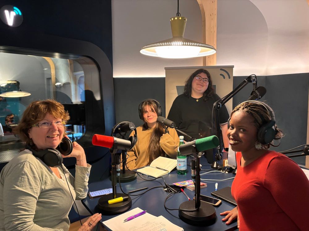 Fouiller dans le téléphone de son ou sa partenaire, parlons-en !